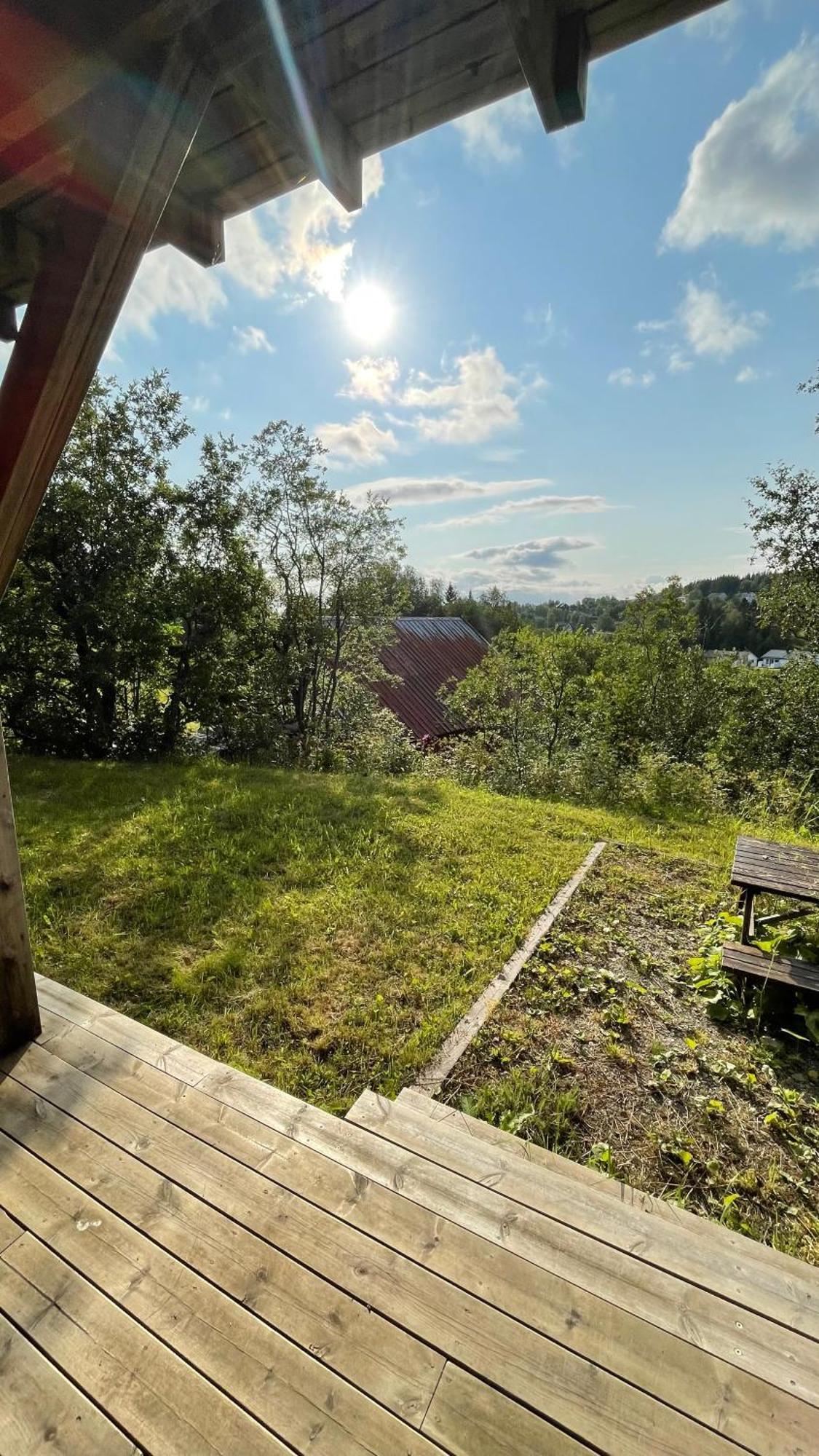 Sentral Og Romslig Leilighet Naert Senja Финнснес Экстерьер фото